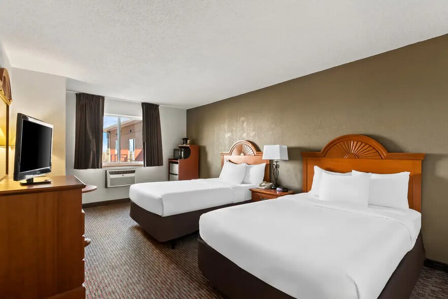 More Photos Of 730 E Jennifer Ln, Sidney Hotel For Sale