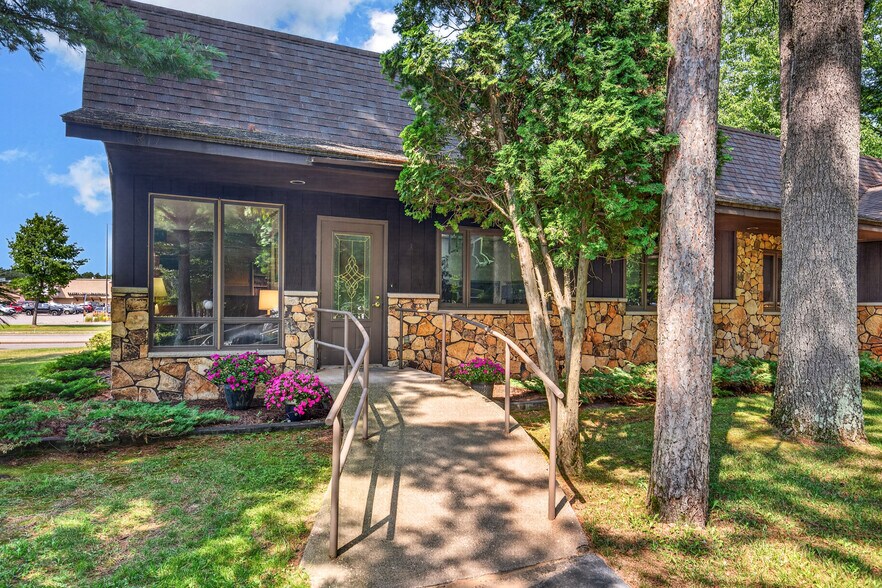 More Photos Of 9758 W Lake Ave, Minocqua Medical For Sale