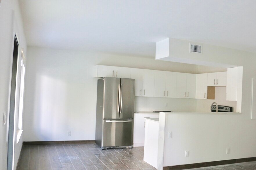 More Photos Of 2638 Lake Dr, Riviera Beach Apartments For Sale
