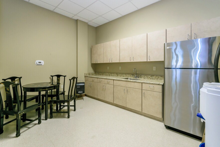 More Photos Of 1010 Davis St, Jacksonville Office For Lease