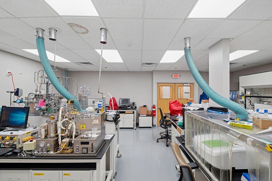 More Photos Of 725 Oakridge Dr, Romeoville Service For Sale