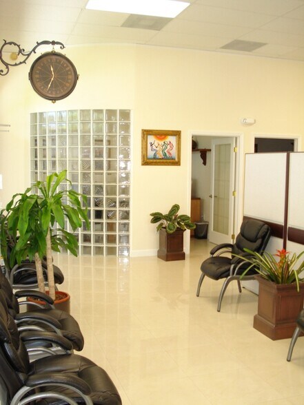 More Photos Of 18710 SW 107th Ave, Miami General Retail For Lease
