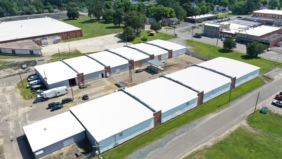 More Photos Of 200 N 13th St, Erwin Unknown For Lease