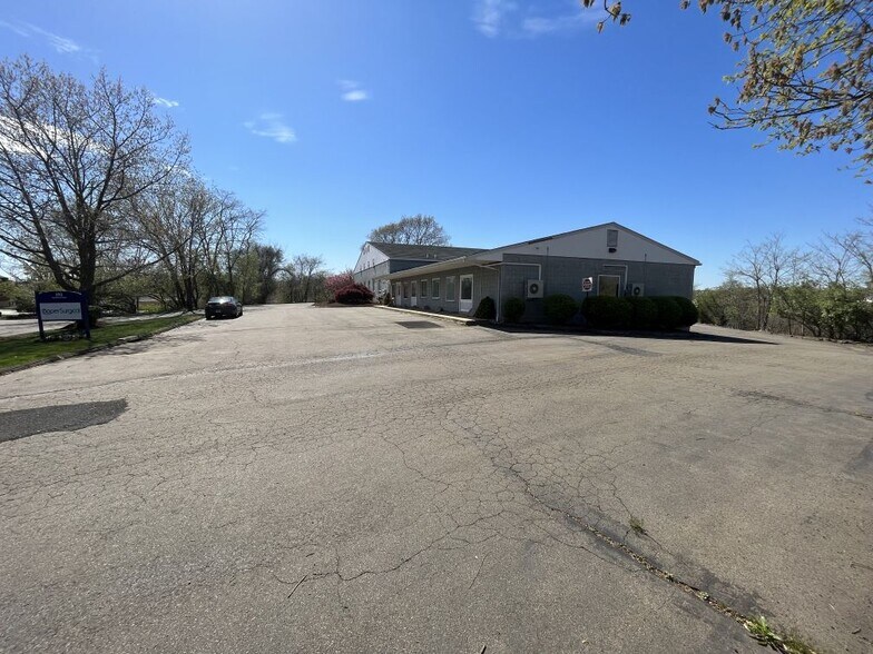 More Photos Of 393 Soundview Rd, Guilford Warehouse For Lease