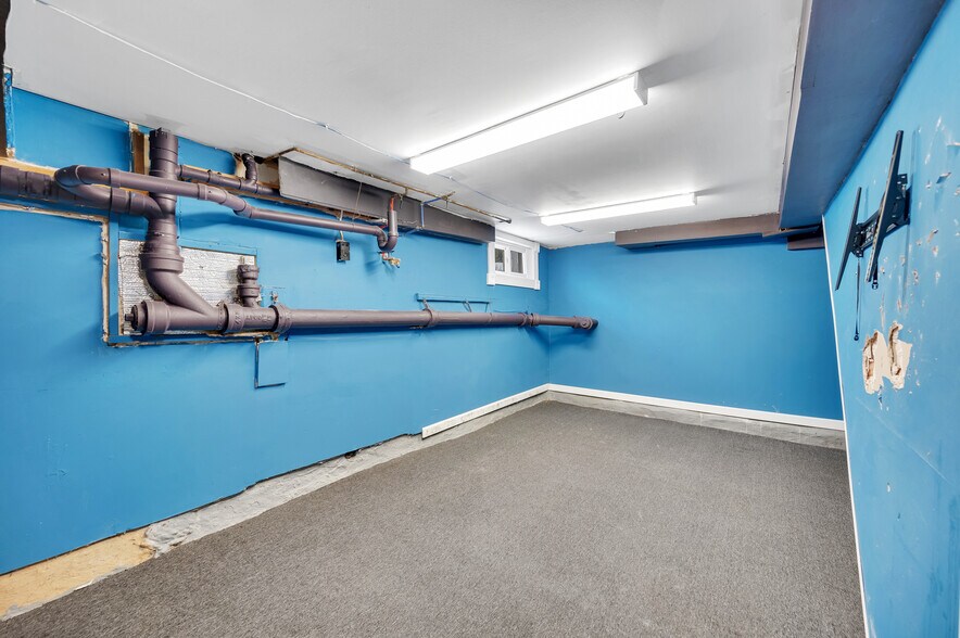 More Photos Of 941 Farmington Ave, Bristol Office Residential For Sale