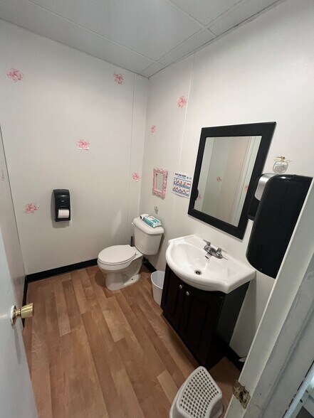 More Photos Of 3111 S Main St, Pearland Warehouse For Sale