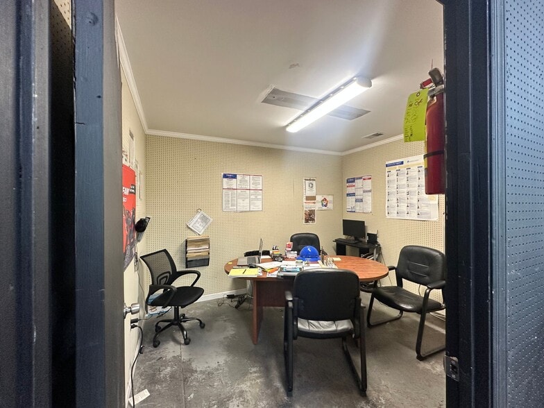 More Photos Of 306 Canton Rd, Cumming Freestanding For Lease
