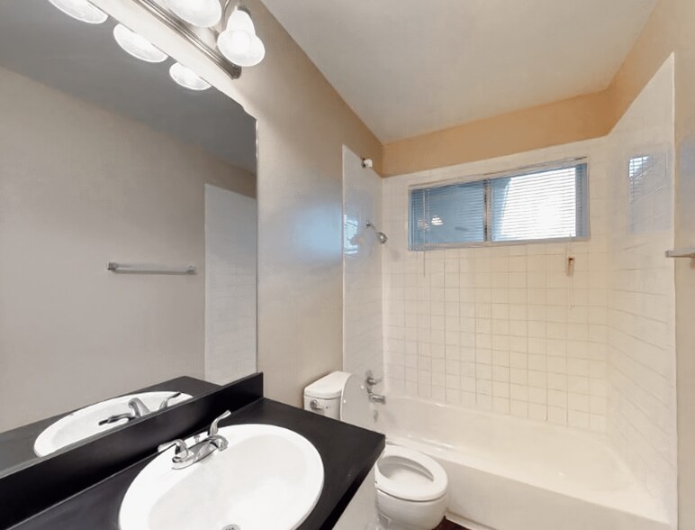 More Photos Of 100 N Randolph Dr, Dallas Apartments For Sale