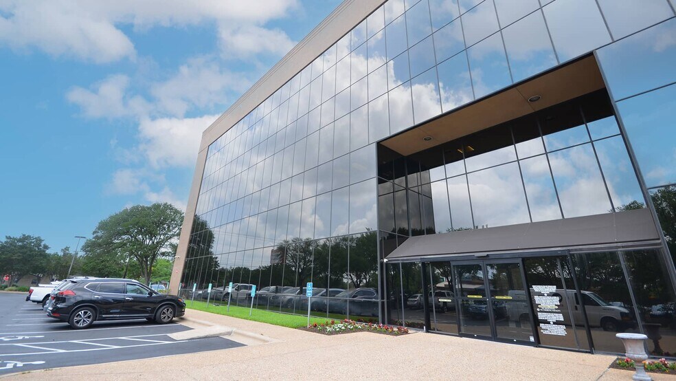 More Photos Of 3901 S Lamar Blvd, Austin Medical For Lease