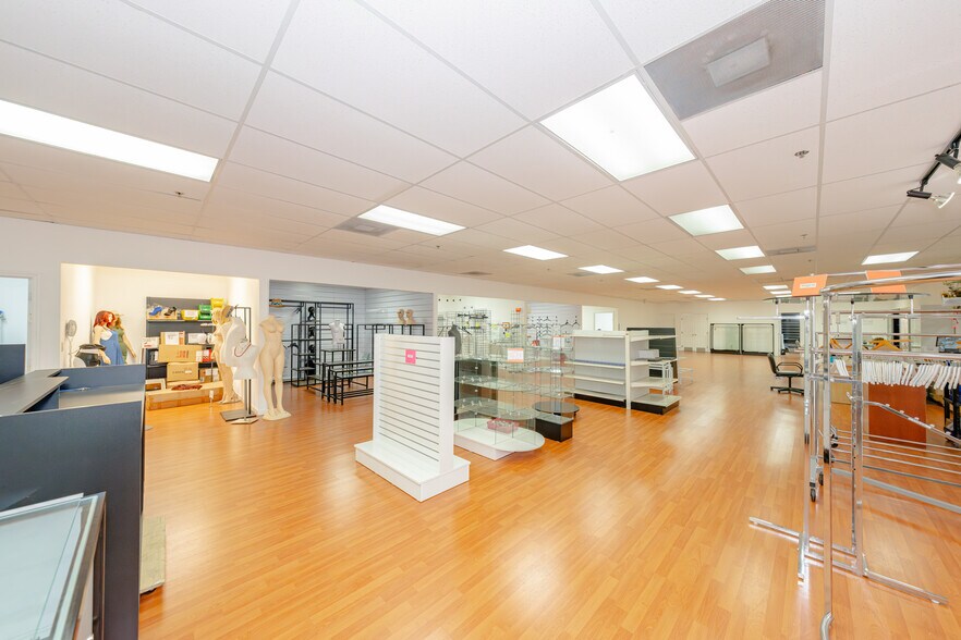 More Photos Of 4000 N 28th Ter, Hollywood Warehouse For Lease