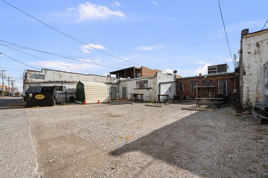 More Photos Of 1708 State St, Bettendorf General Retail For Sale