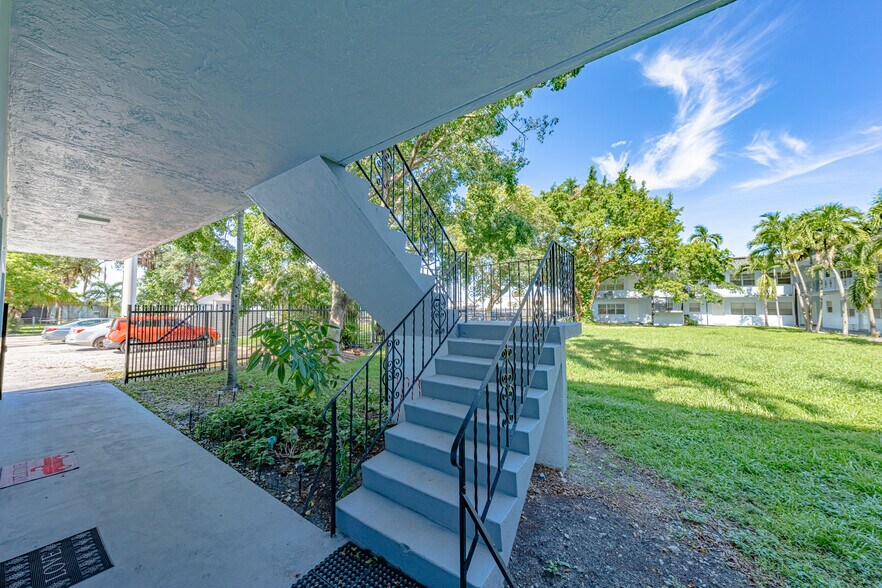 More Photos Of 2134 Lincoln St, Hollywood Apartments For Sale