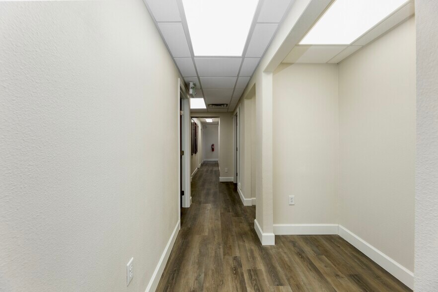 More Photos Of 715 Cedar Bayou Rd, Baytown Office Residential For Lease