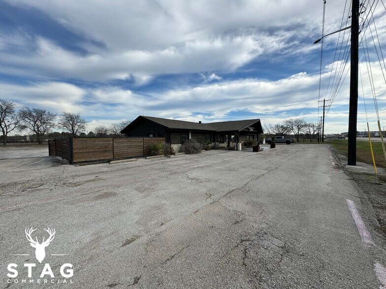 More Photos Of 4000 W University Dr, Denton Storefront Retail Office For Sale