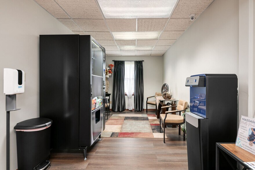 More Photos Of 261 W Johnstown Rd, Columbus Coworking Space