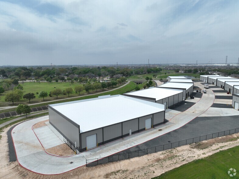 More Photos Of 3522 N Mason Rd, Katy Warehouse For Lease