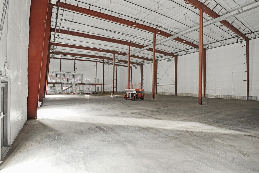 More Photos Of 1 Distribution Dr, Bloomingburg Warehouse For Lease