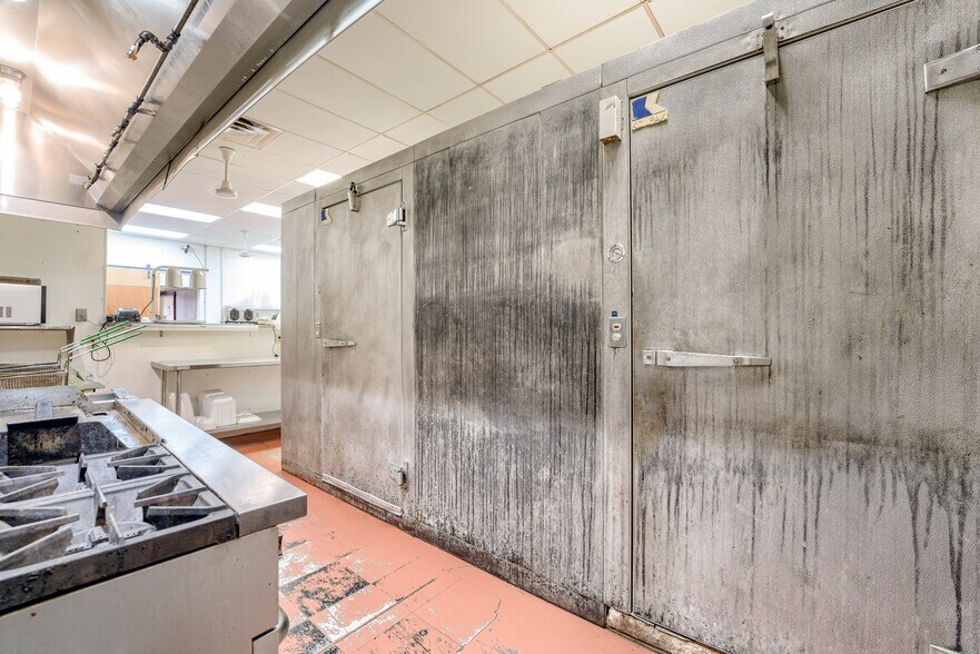 More Photos Of 644 Main St, North Bend Restaurant For Sale