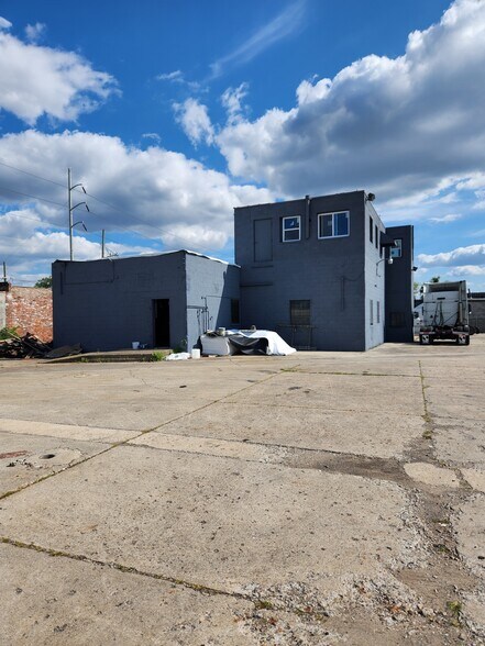 More Photos Of 13507 Auburn St, Detroit Industrial For Sale