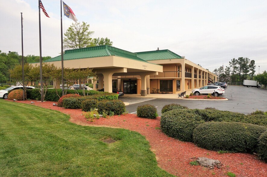 Primary Photo Of 2004 Veasley St, Greensboro Hotel For Sale