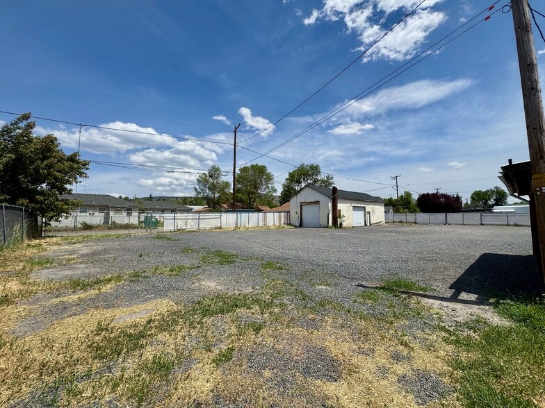 More Photos Of 253 E Main St, Klamath Falls General Retail For Sale