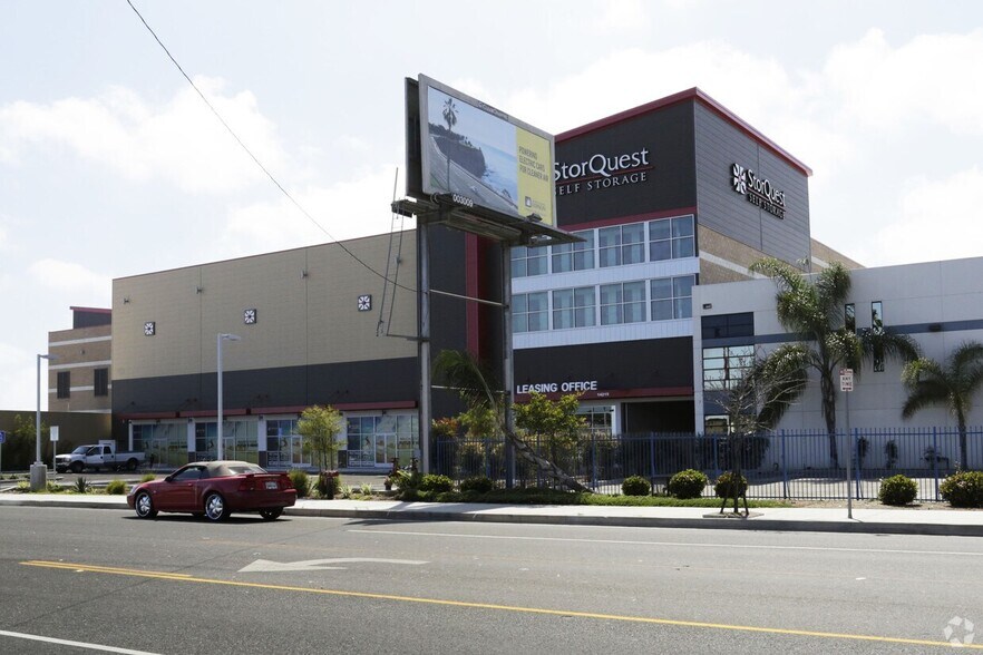 More Photos Of 14215 S Normandie Ave, Gardena Self Storage For Lease