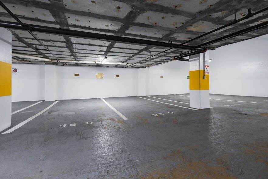 More Photos Of 4400 MacArthur Blvd NW, Washington Office For Sale