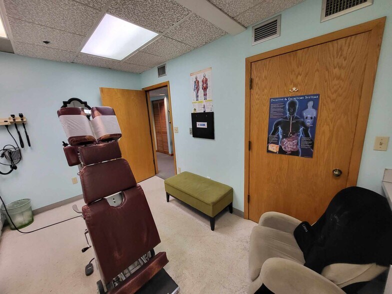 More Photos Of 700 2nd Ave N, Naples Medical For Lease