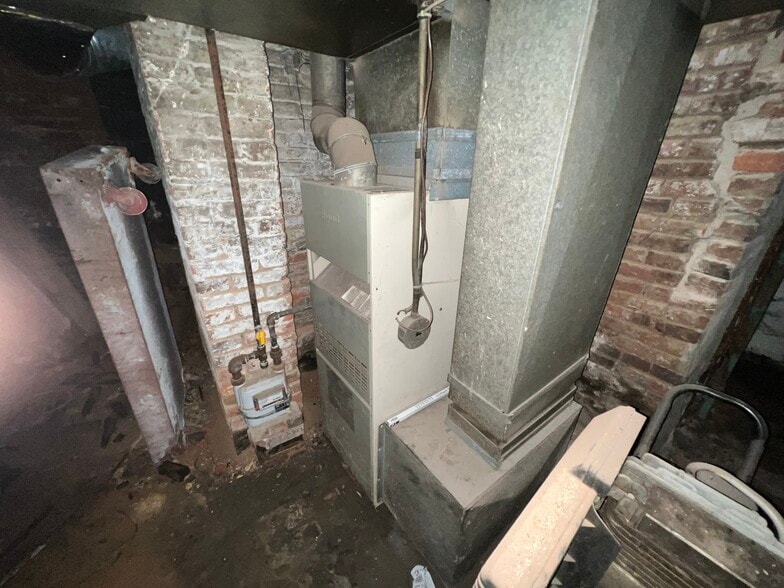 More Photos Of 1438-1442 Light St, Baltimore Showroom For Sale