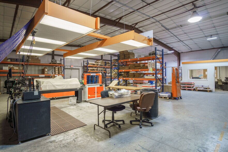 More Photos Of 611 S Mobberly Ave, Longview Flex For Sale