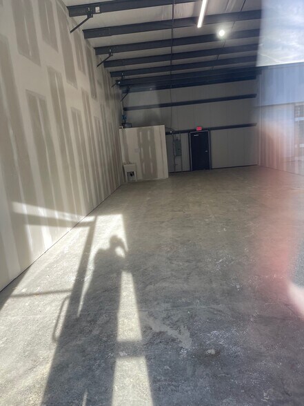 More Photos Of 8169 Pine Ridge Rd, Mechanicsville Flex For Sale