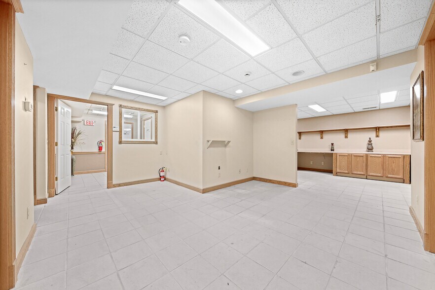 More Photos Of 8050 Corporate Cir, North Royalton Office For Lease