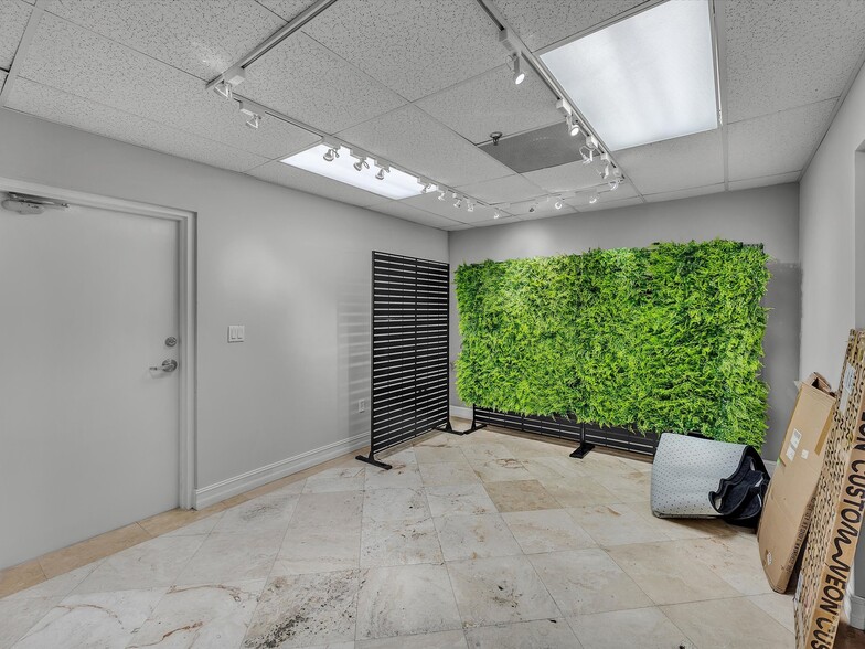 More Photos Of 8299 NW 30th Ter, Doral Warehouse For Lease