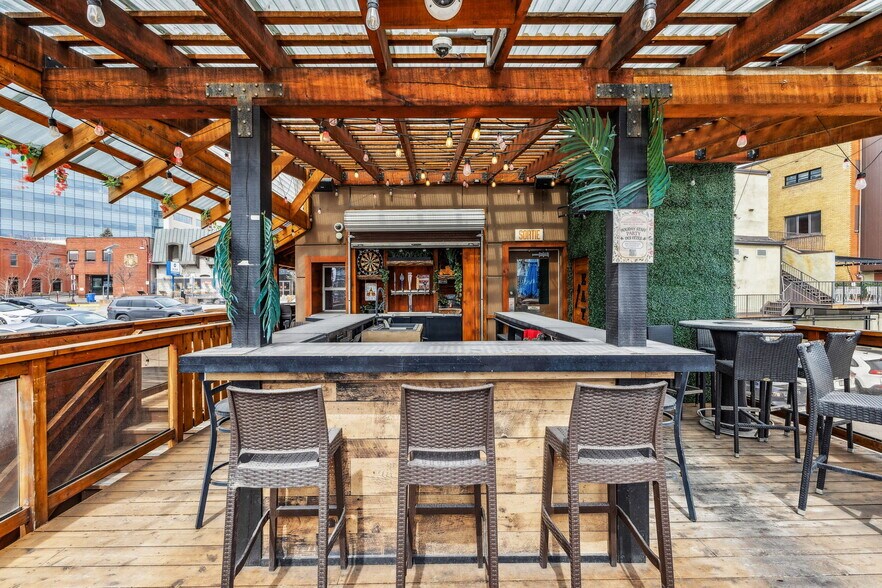 More Photos Of 70 Prom Du Portage, Gatineau Restaurant For Lease