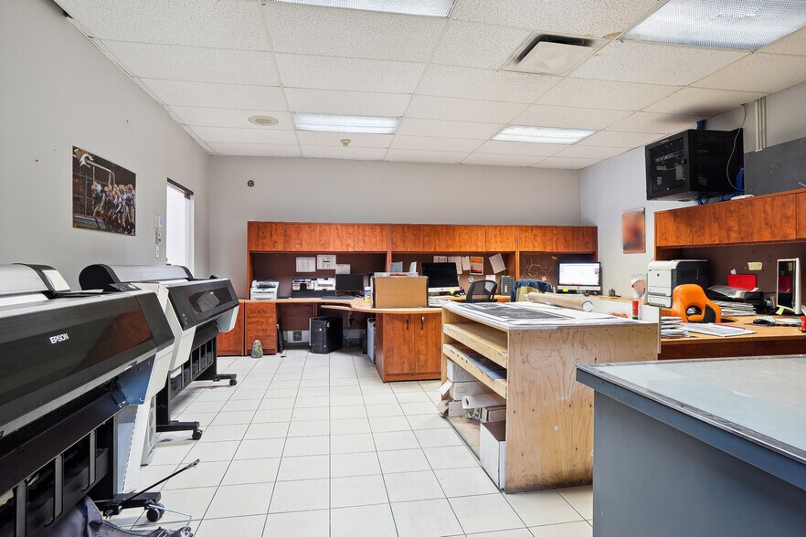 More Photos Of 717 St Saint-Pierre S, Joliette Manufacturing For Lease