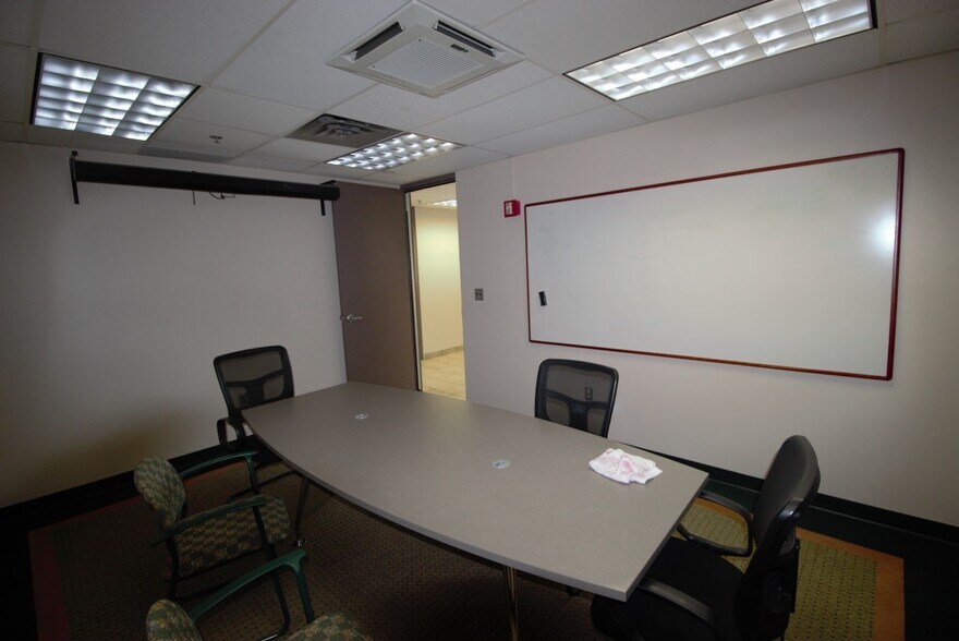 More Photos Of 77 Ridgeland Rd, Rochester Research And Development For Sale