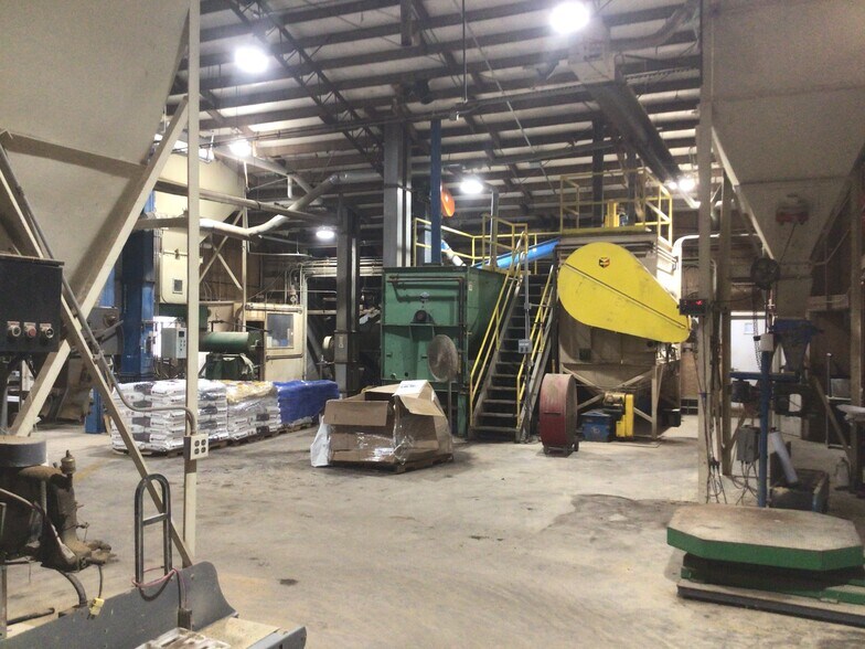 More Photos Of 130 E 11th St, Monticello Specialty For Sale