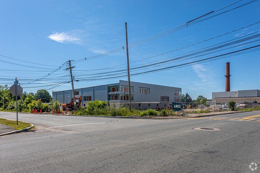 More Photos Of 71 Bishop St, Framingham Self Storage For Lease