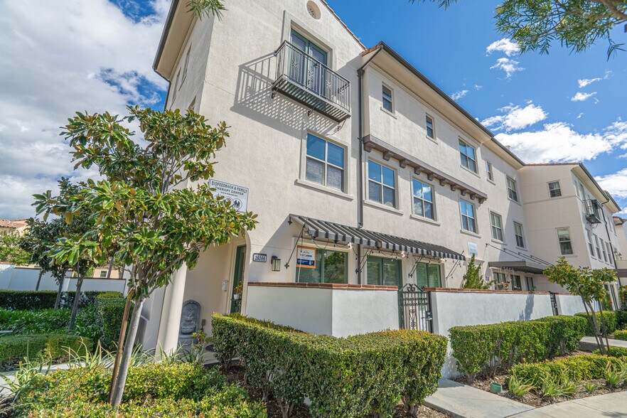 More Photos Of 26266 Prima Way, Santa Clarita Specialty For Lease