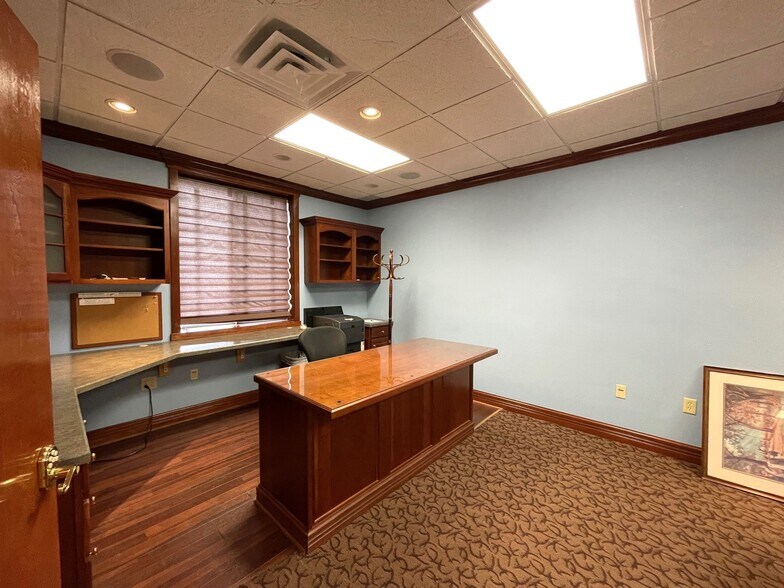 More Photos Of 530 Walnut Ave NE, Canton Storefront Retail Office For Sale