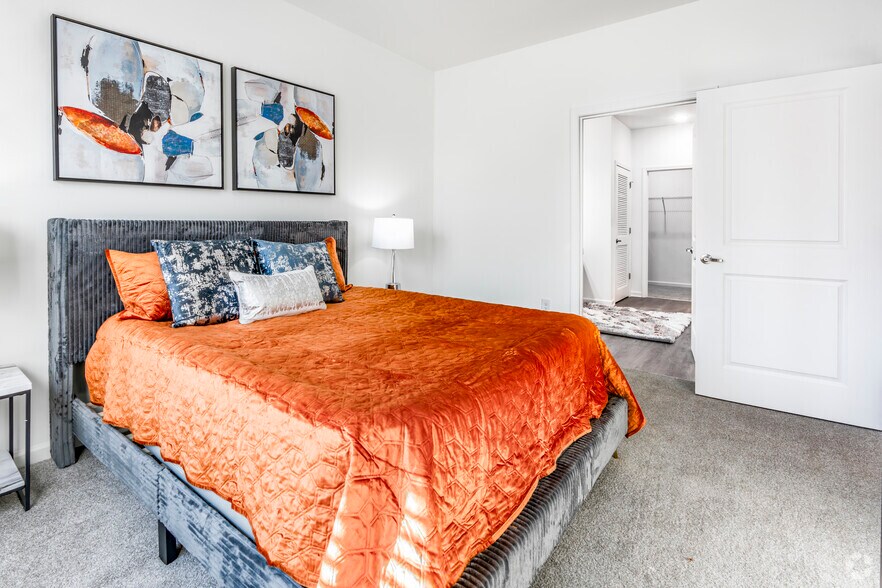 More Photos Of 10615 Steele Creek Rd, Charlotte Apartments For Sale