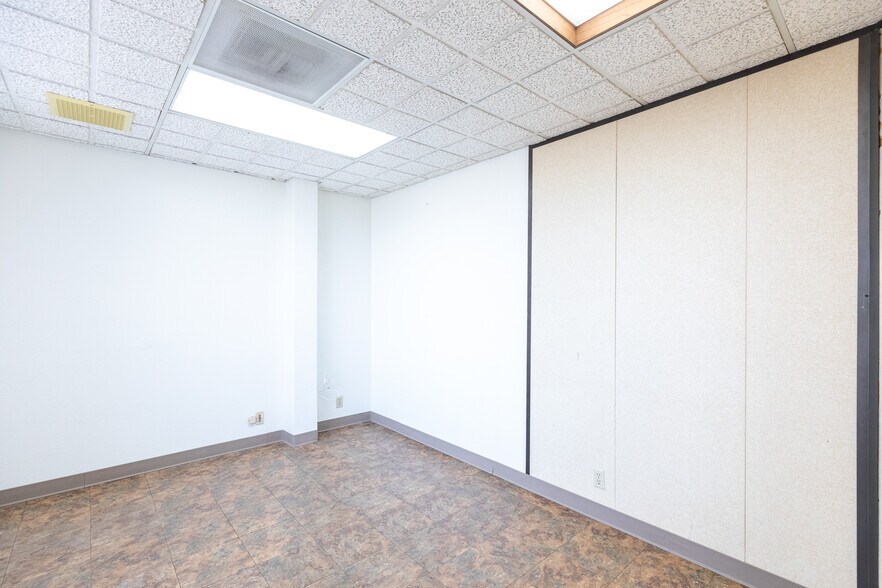 More Photos Of 1249 E Ridgecrest Blvd, Ridgecrest Office For Sale