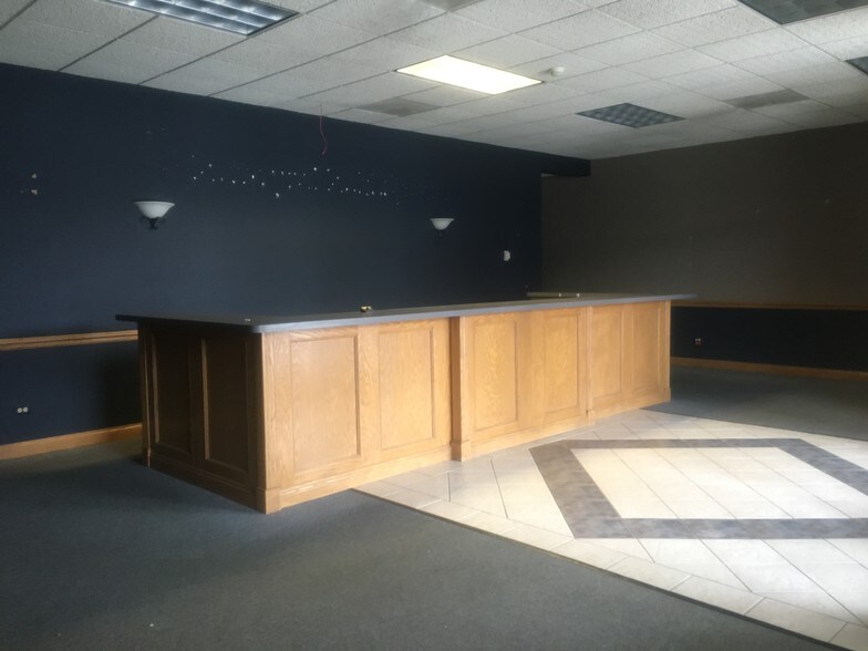 More Photos Of 1906 Holian Dr, Spring Grove Storefront Retail Office For Lease