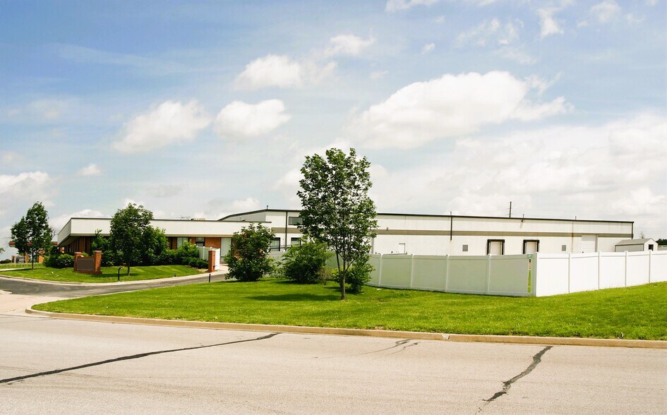 More Photos Of 1325 SW Market St, Lee's Summit Manufacturing For Lease
