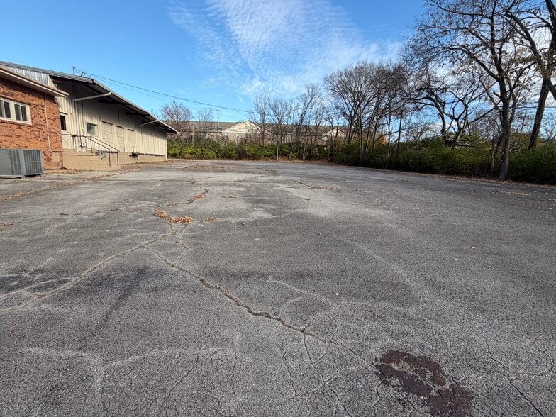 More Photos Of 239 James St, Gallatin Industrial For Sale