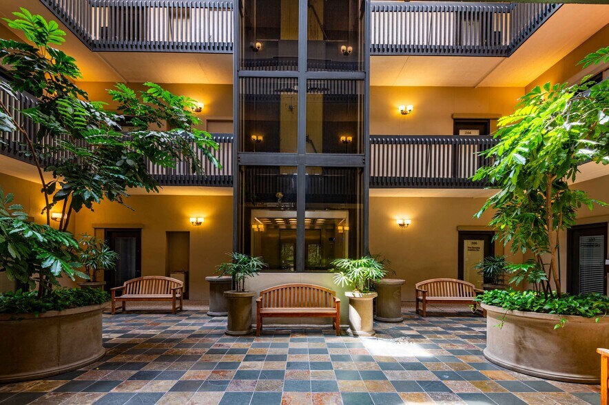 More Photos Of 5420 Corporate Blvd, Baton Rouge Office For Lease