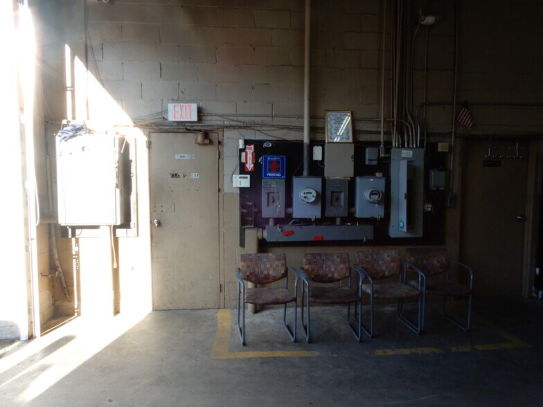 More Photos Of 105 Wood Ave, Bridgeport Light Manufacturing For Sale