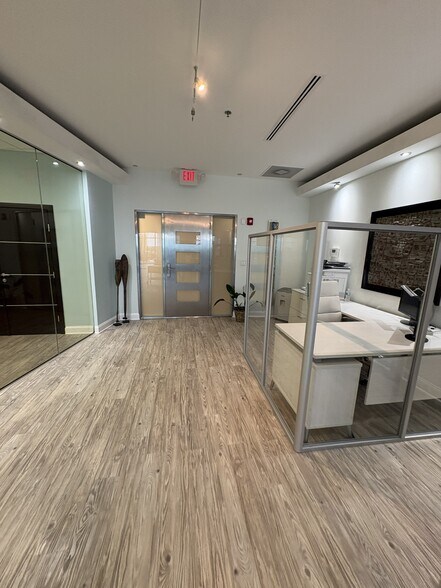 More Photos Of 320 1st St N, Jacksonville Beach Office Residential For Sale