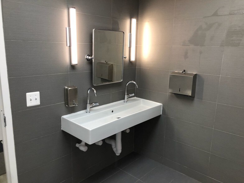 More Photos Of 140 LeGrand Ave, Northvale Manufacturing For Lease