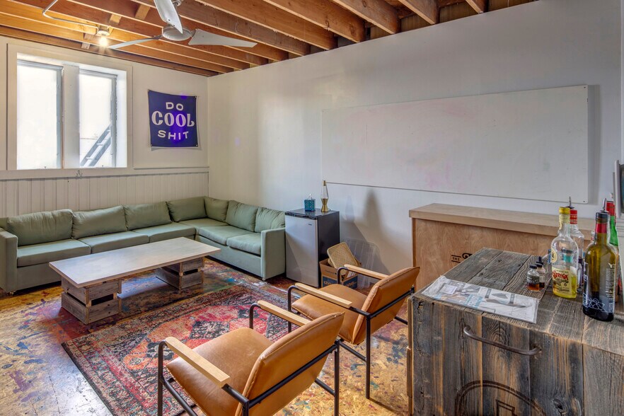 More Photos Of 2400 Curtis St, Denver Light Manufacturing For Lease